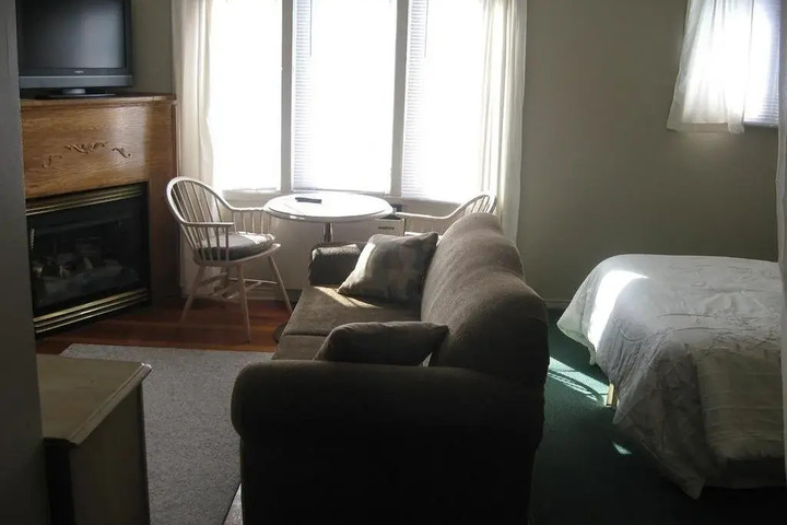 Room 9 of 10