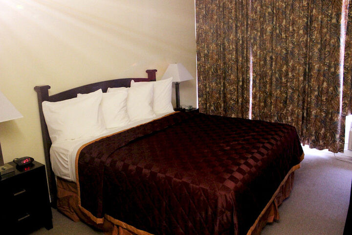 Room 6 of 11