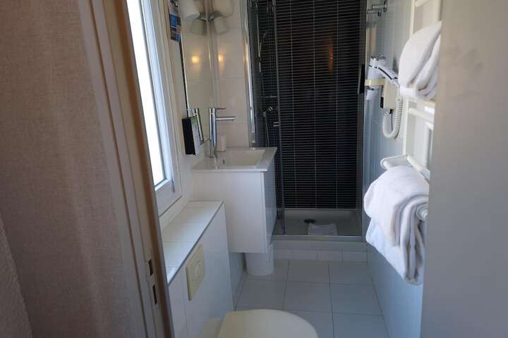 Room 28 of 127
