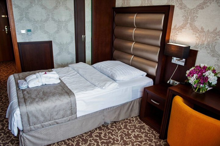 Room 2 of 36