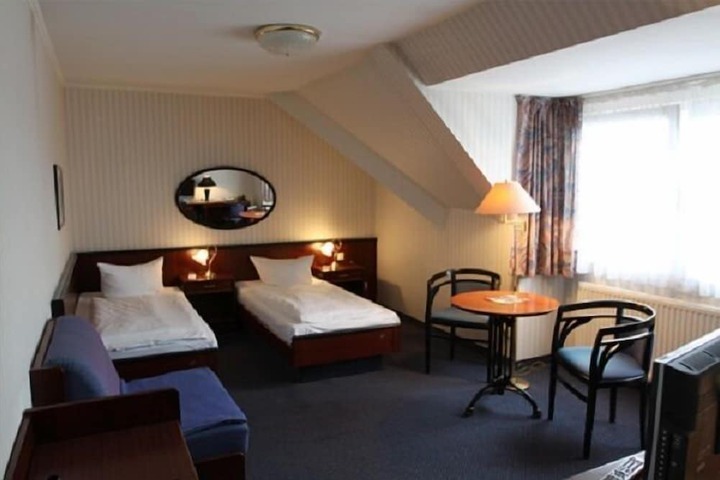 Room 2 of 16