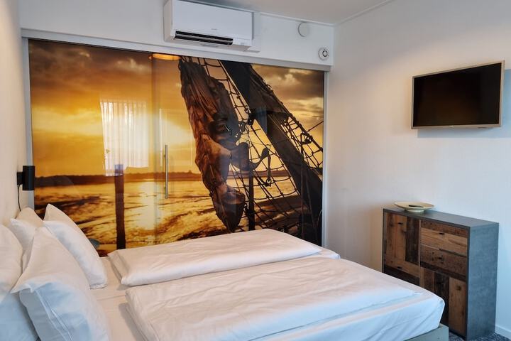 Room 3 of 36