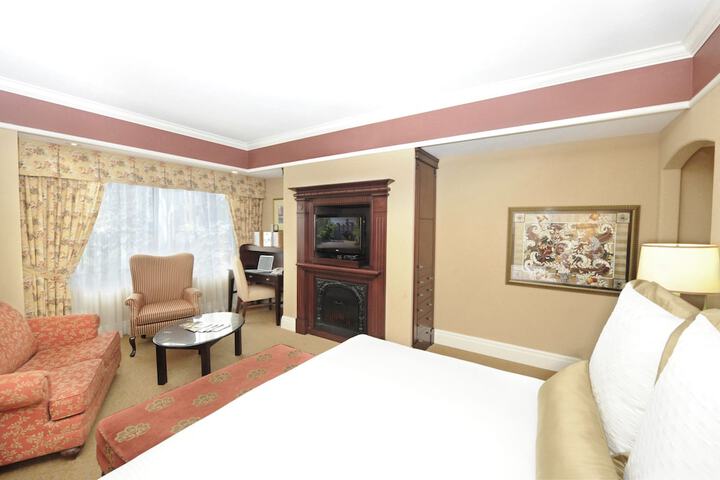 Room 6 of 24