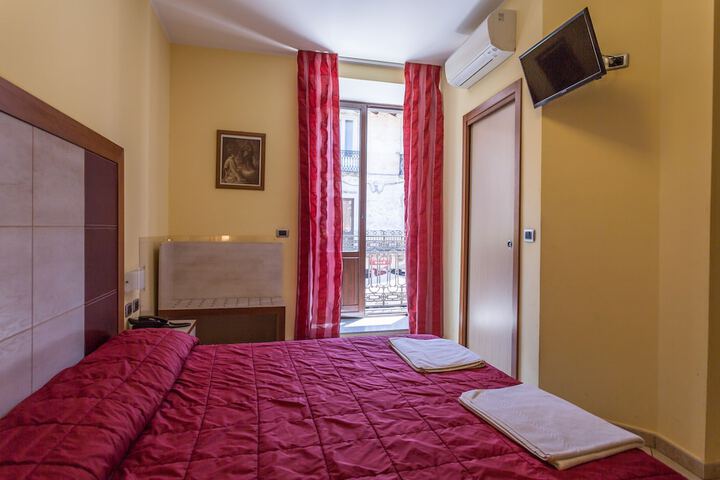 Room 11 of 42