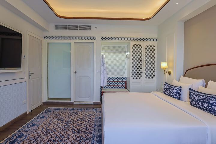 Room 17 of 170