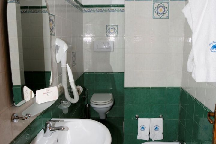 Room 11 of 22