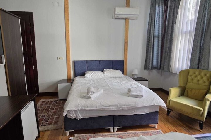 Room 22 of 64