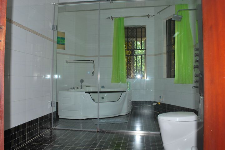 Room 102 of 182