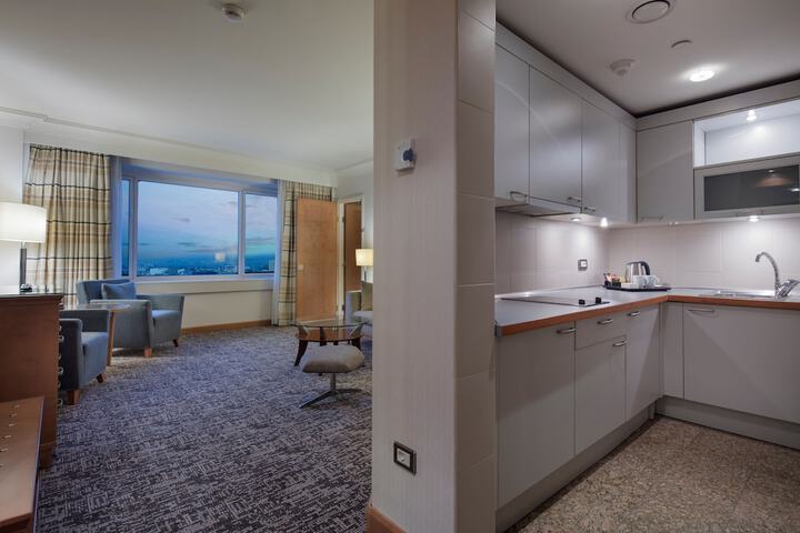 Room 4 of 113
