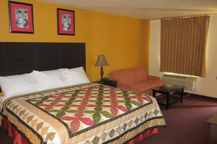 Room 11 of 32