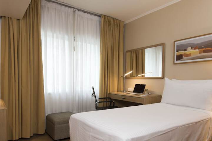 Room 5 of 124