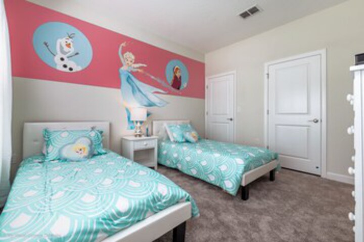 Room 33 of 40