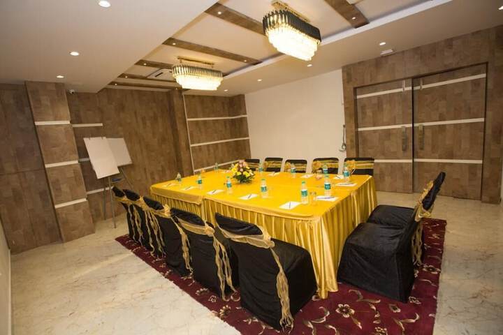 Ballroom/Hall 23 of 25