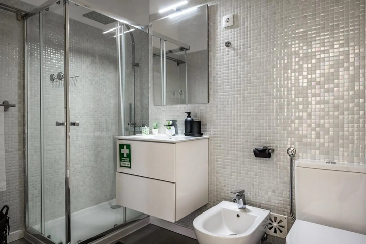 Room 6 of 17