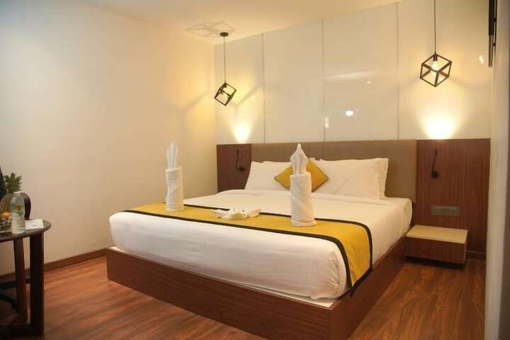 Room 4 of 10
