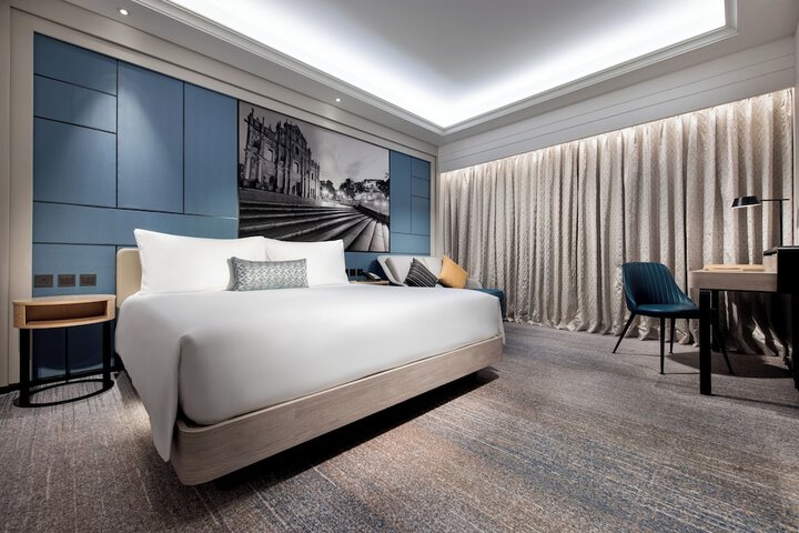 Room 8 of 32