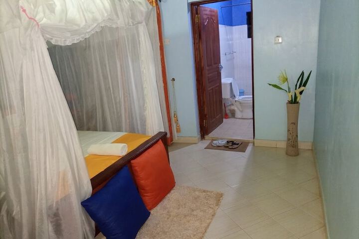 Room 4 of 43