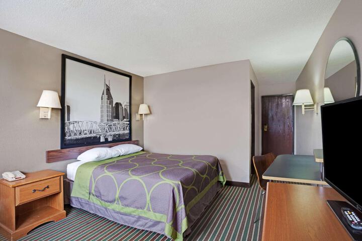 1 Queen Bed (6 of 12)