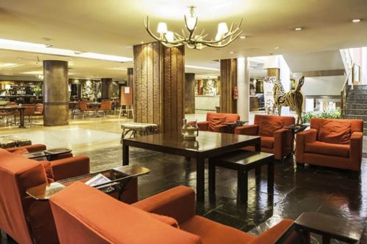 Entrance & Lobby