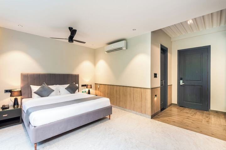 Room 33 of 161