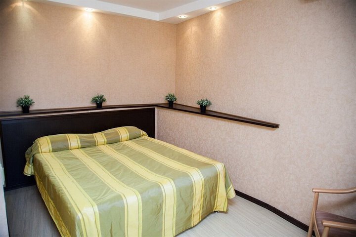 Room 28 of 77