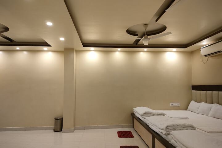 Room 100 of 150