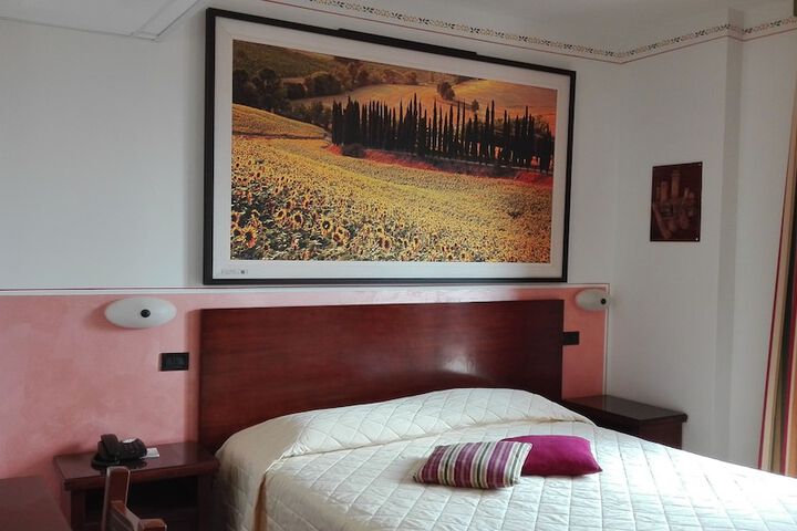 Room 2 of 75