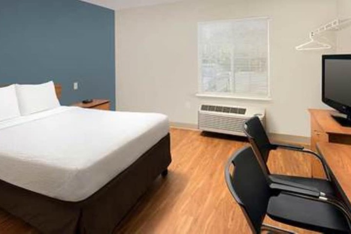1 Queen Bed (13 of 18)