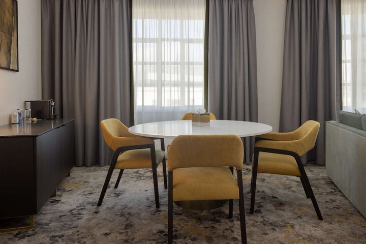 Room 28 of 177