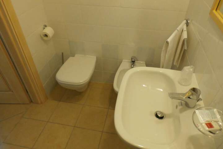 Room 8 of 20