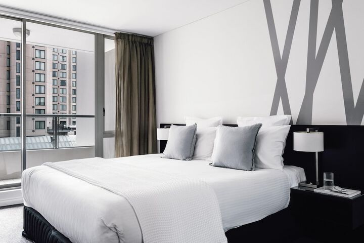 Room 16 of 102