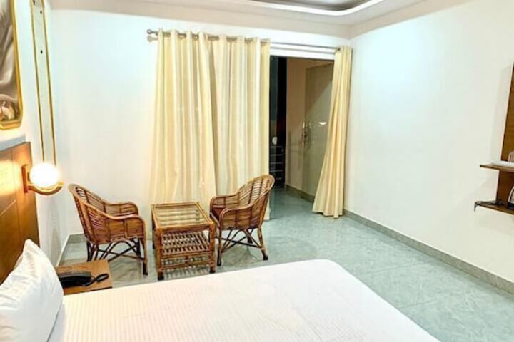Room 15 of 48