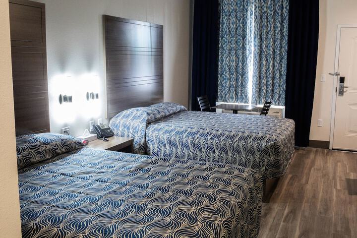 Room 10 of 40