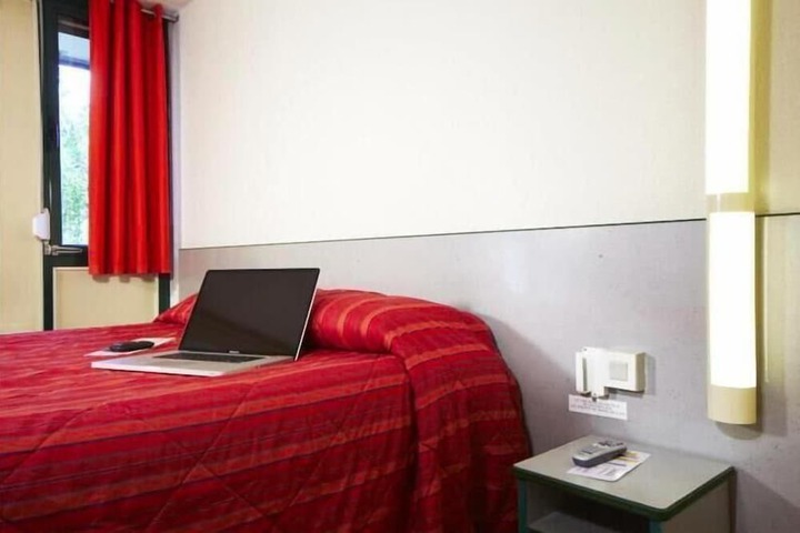 Room 4 of 35