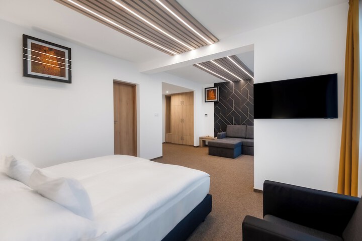 Room 16 of 47