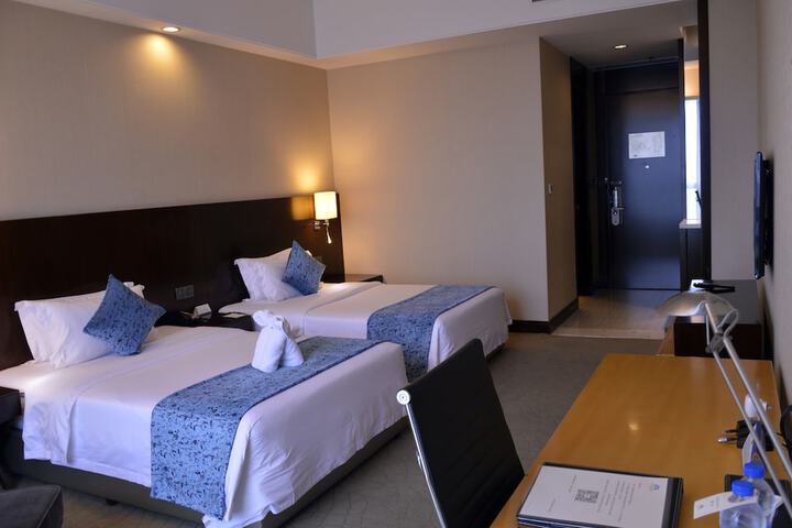 Room 18 of 33