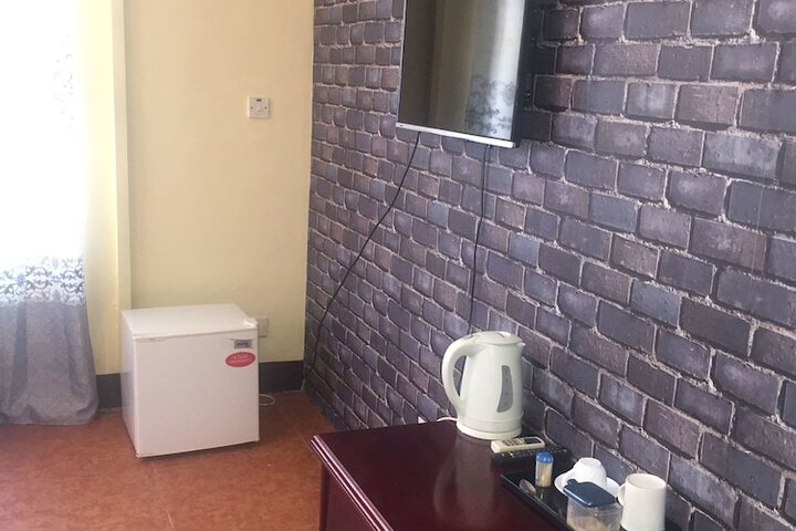 Room 8 of 18