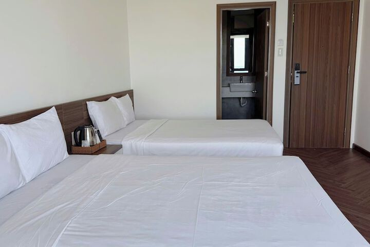 Room 12 of 32