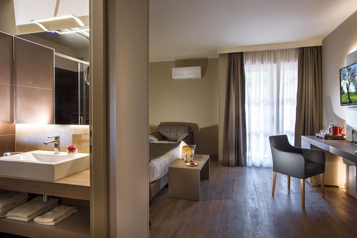 Room 34 of 124