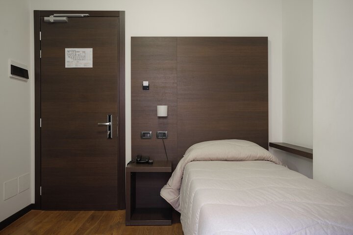 Room 35 of 79