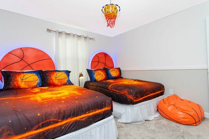 Room 46 of 84