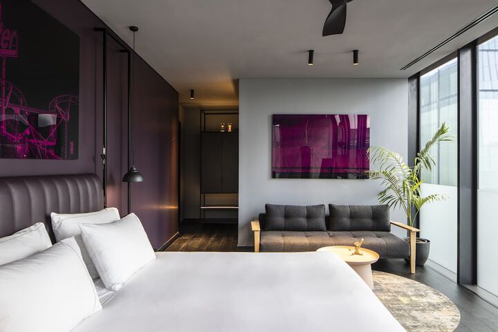Room 8 of 38