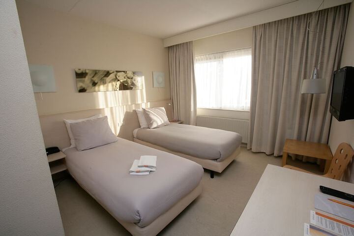 Room 6 of 58