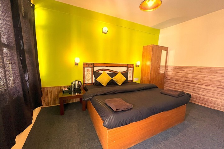 Room 6 of 17