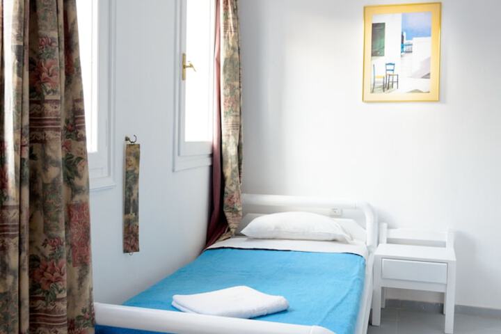 Room 2 of 65