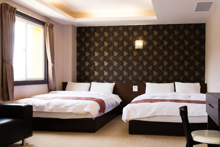 Room 33 of 68