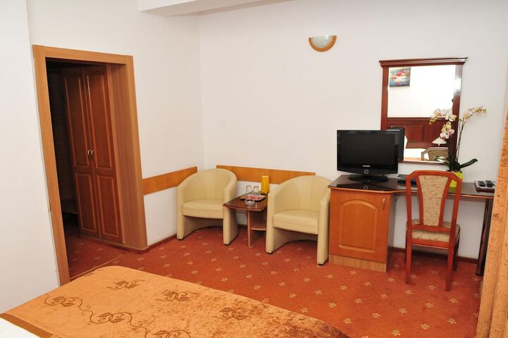 Room 10 of 39