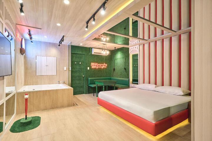 Room 18 of 49