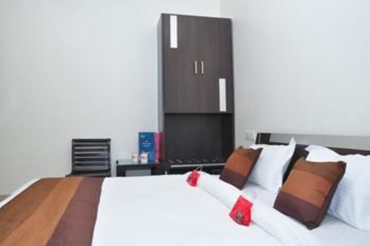 Room 6 of 18