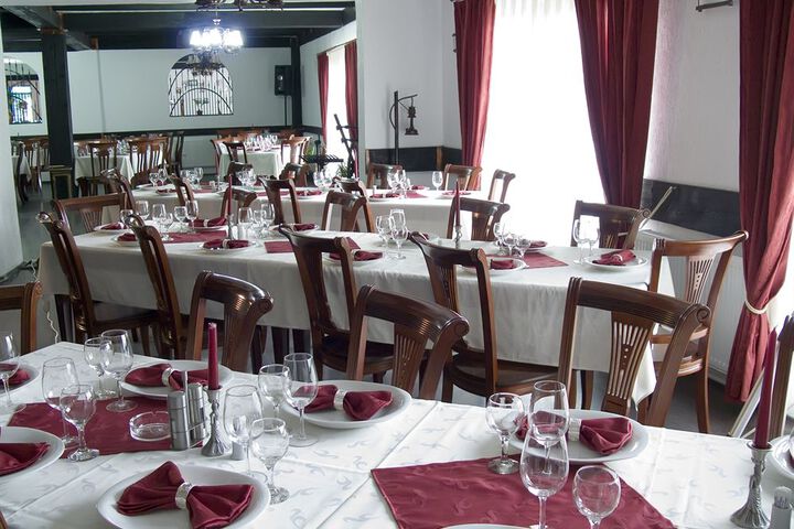 Dining 33 of 38